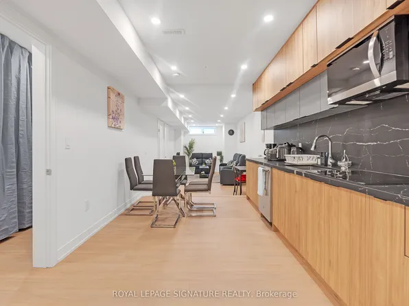 31 Edinburgh Dr, Toronto, ON M3H 1B5