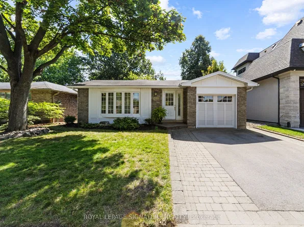 220 Chebucto Dr, Oakville, ON L6J 5P9