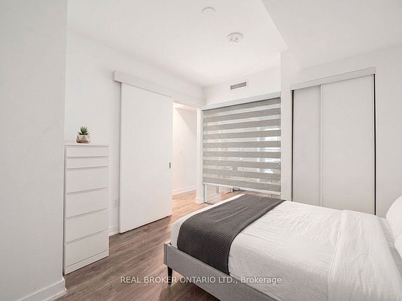 3rd image of 1 Jarvis St E #922