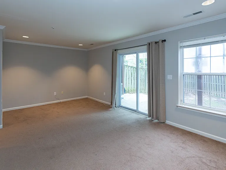 1807 Locust Grove Rd — Photo 15
