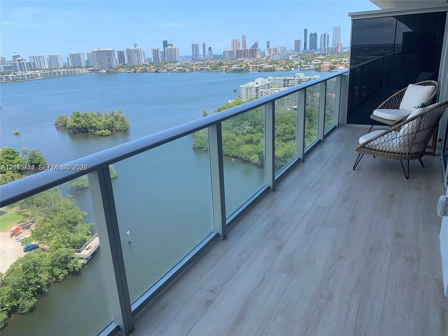 The Harbour North Condo — Photo 2