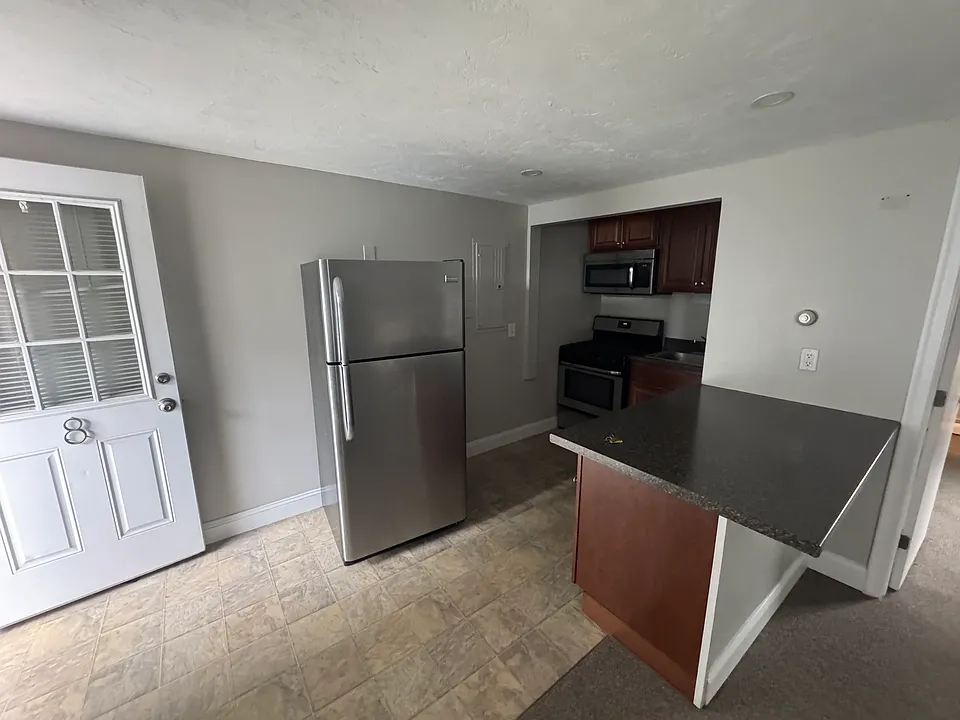 62 Cabot St #8