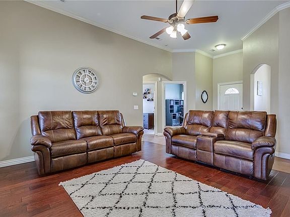 4th image of 440 Dassero Ct