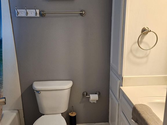 5th image of 1310 Acme Ln #3