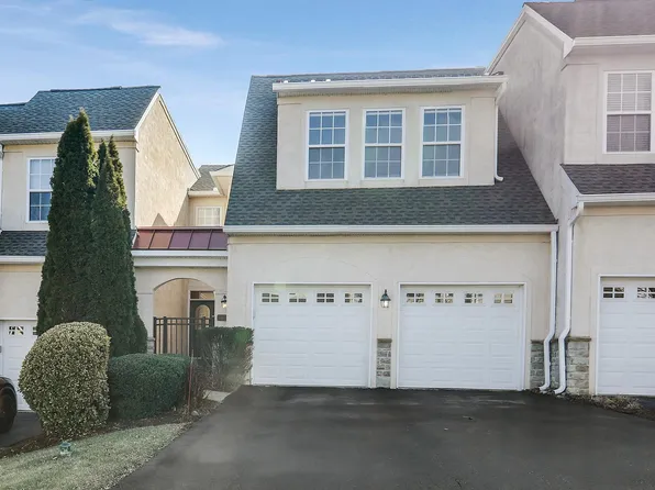 63 Old Barn Dr, West Chester, PA 19382
