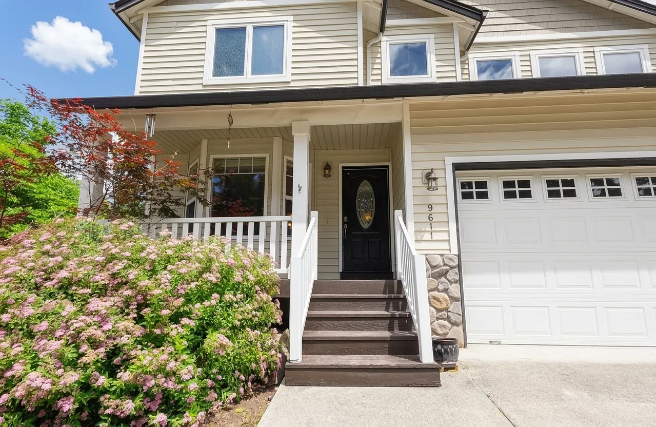 4 bed, 2.5 bath, 2445 sqft, $2,995 — Photo 2