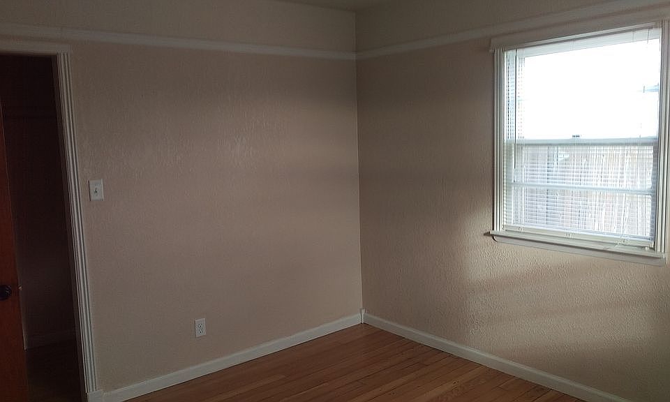1st image of 415 Lyon St