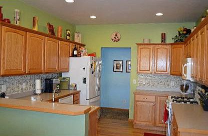 4th image of 8448 Goldfinch Dr