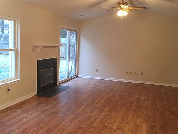 2nd image of 632 Cynthia Ct