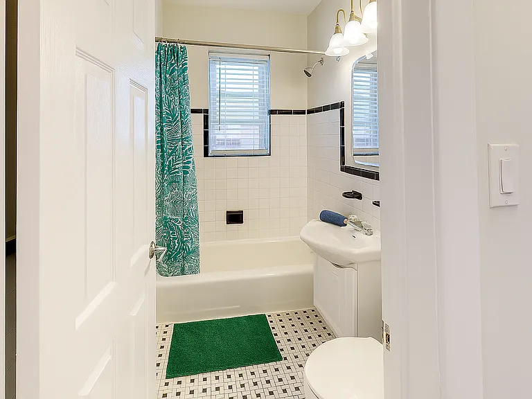 135 Maclaren St — Photo 5
