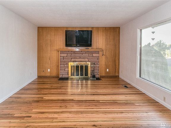 2nd image of 616 W Village Ave