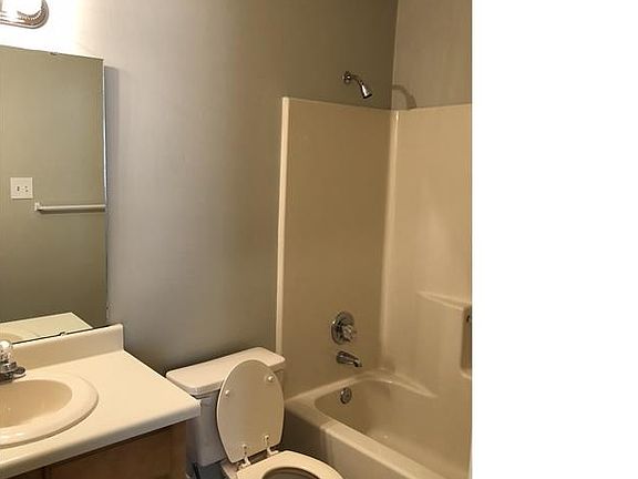 3rd image of 640 Maplewood Dr