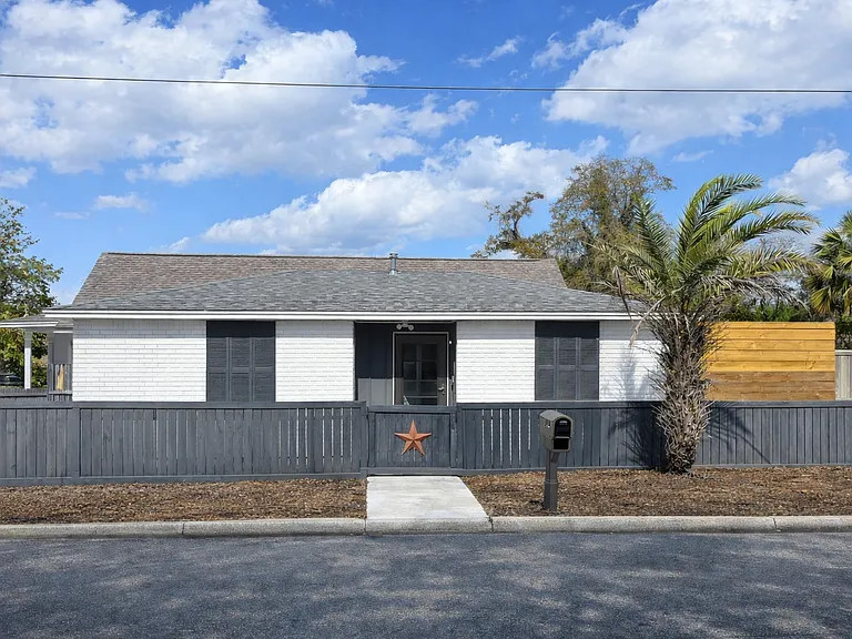 600 E Bobe St — Photo 1