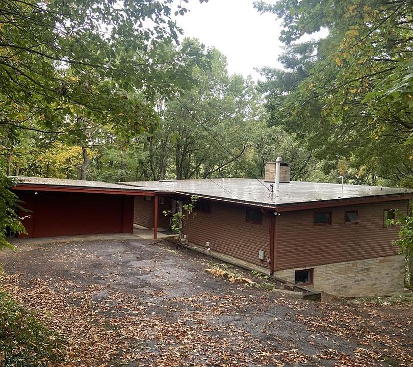 1st image of 10 Cherokee Dr