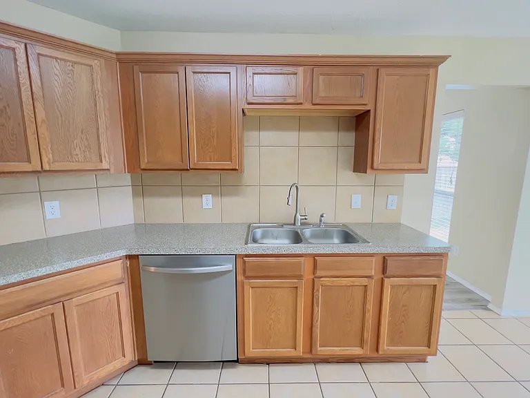 1210 Antoinette Dr — Photo 7