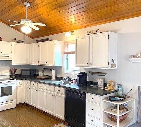 5th image of 215 Oakwood St