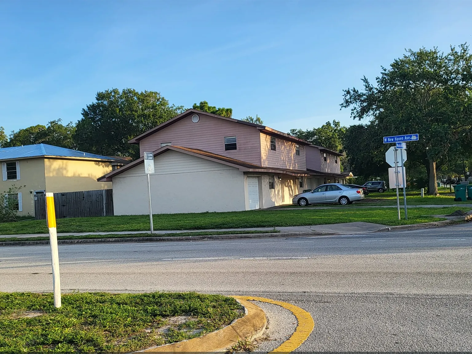 2 bed, 1.5 bath, 1800 sqft, $1,600 — Photo 2