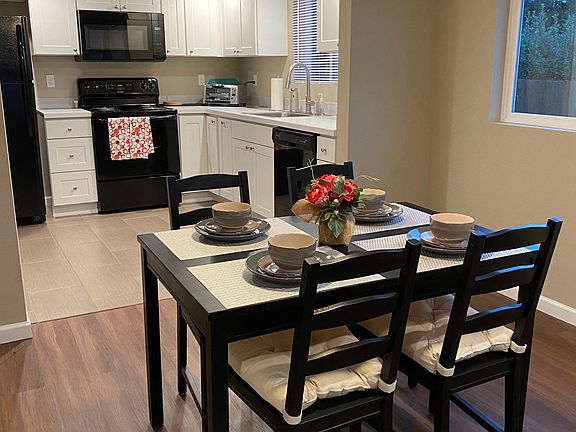 Kitchen & Dining area