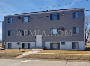 205 Clymer Rd APT 6, Hiawatha, IA 52233