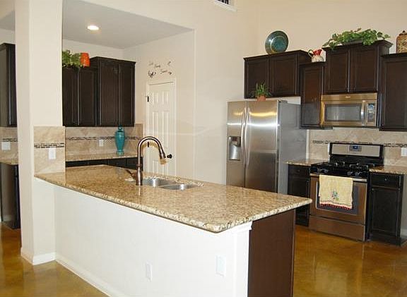 5th image of 302 Old Settlers Dr