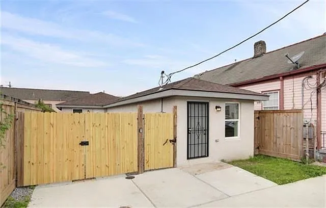 3 bed, 2.0 bath, 1120 sqft, $1,650 — Photo 2