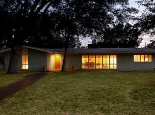 1605 Meadow Ln, Taylor, TX 76574