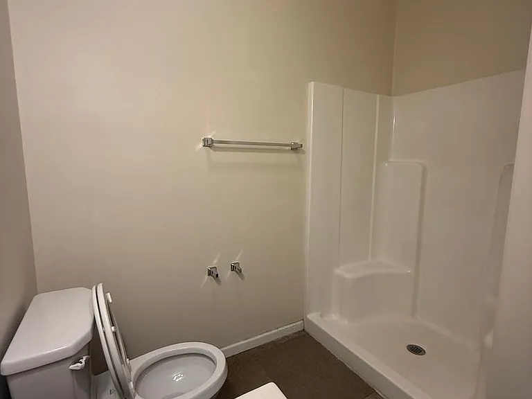 303 N Oak St — Photo 4