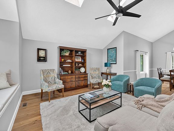 4th image of 11038 S Longdale Cir