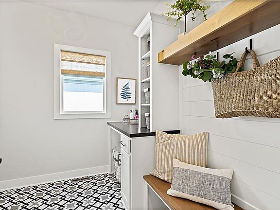 4th image of 1095 Creekside Ranch Ct