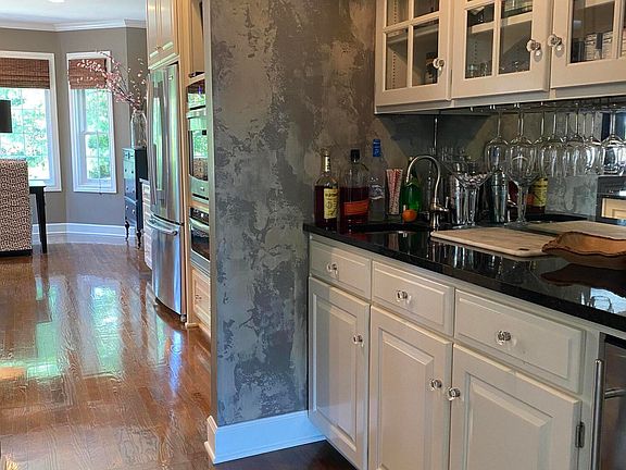 5th image of 806 Harvest Dr