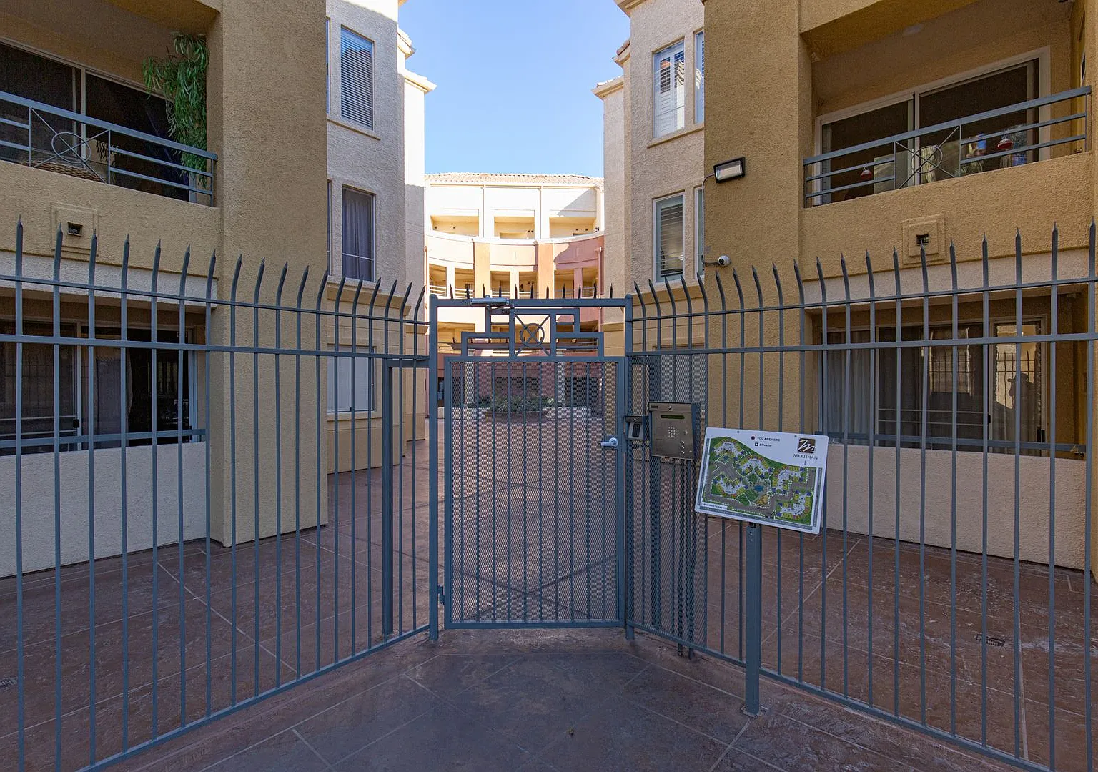 2 Bedroom 2 Bath Condo in Guard Gated Community Near Strip — Photo 3
