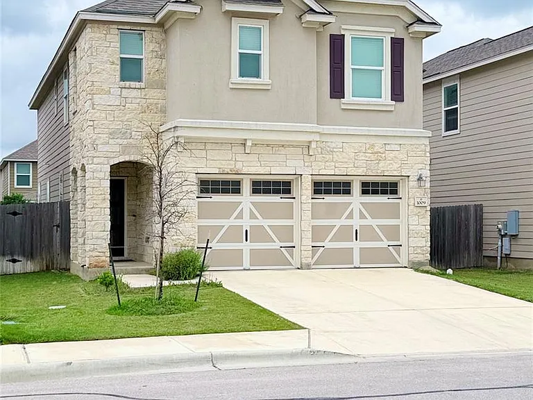 1009 Brambles Dr — Photo 2
