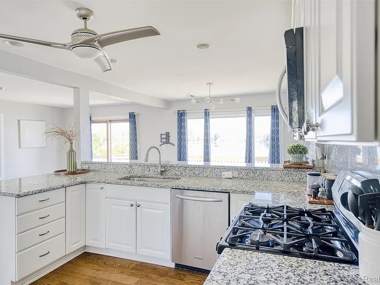 10094 Elizabeth Lake Rd — Photo 15