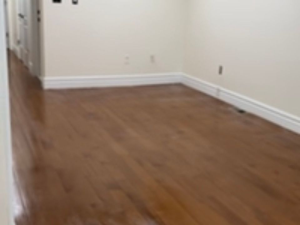 1st image of 15539 77th St Floor 1