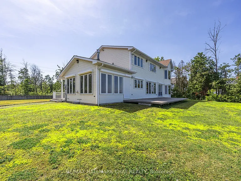 2653 Leonard St — Photo 41