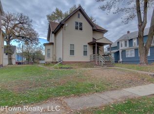 631 1/2 E 15th St, Davenport, IA 52803