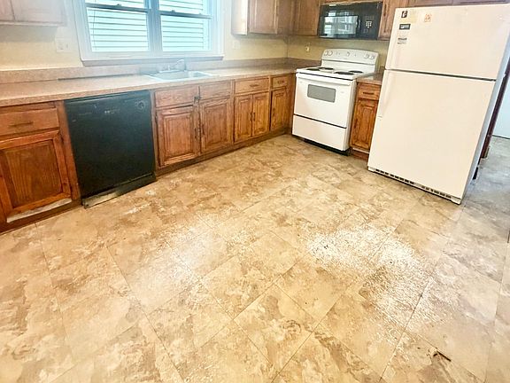 2nd image of 58 White St #1