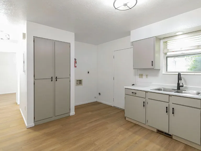 770 N Main St #11 — Photo 9