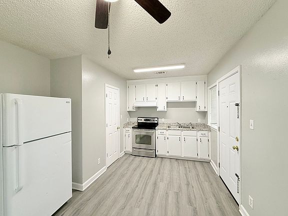 3rd image of 820 W Jordan St