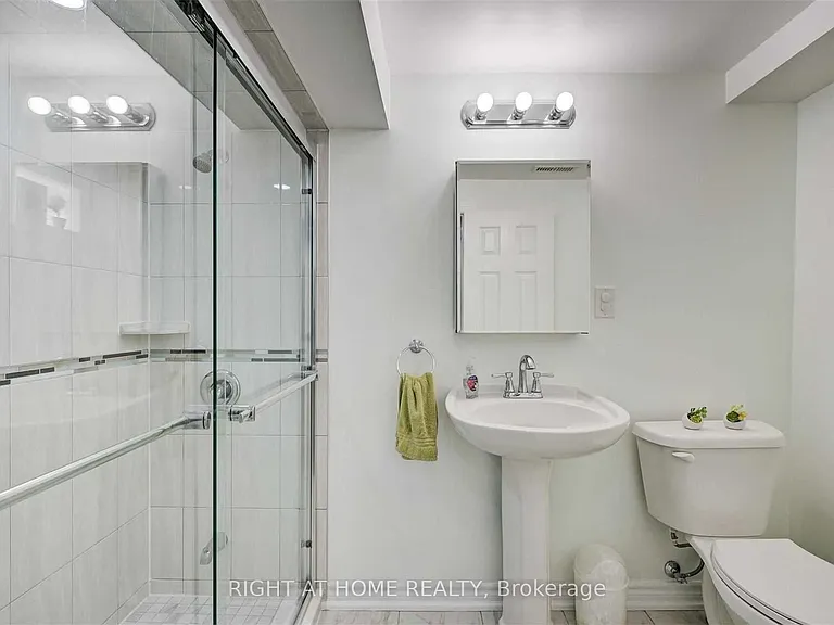 121 Radford Dr — Photo 20