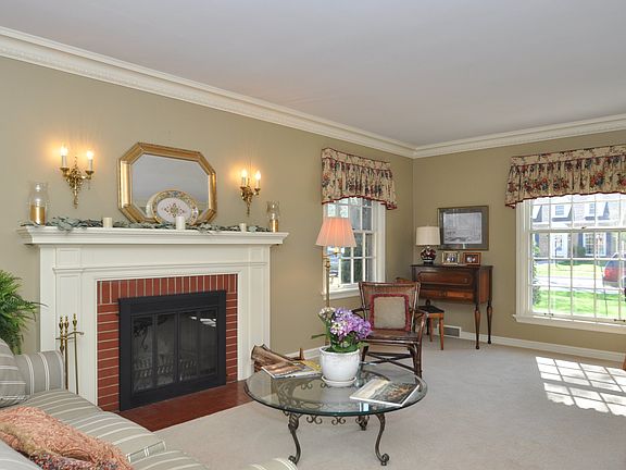 2nd image of 4536 N Wildwood Ave