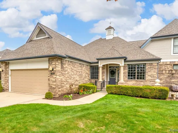 1628 Edison Shores Ln, Port Huron, MI 48060