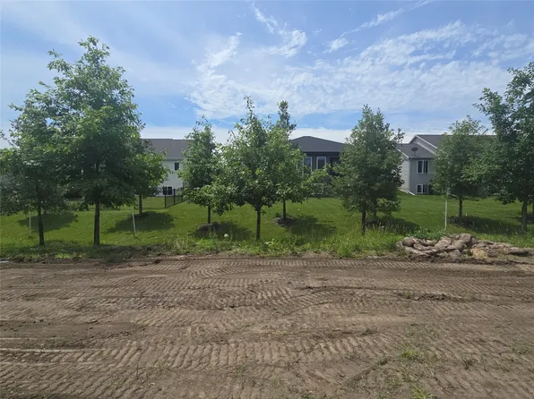 4636 Centennial Blvd, Urbandale, IA 50323