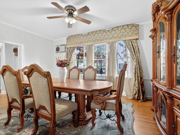 7 Roosevelt Terrace image 19 of 49