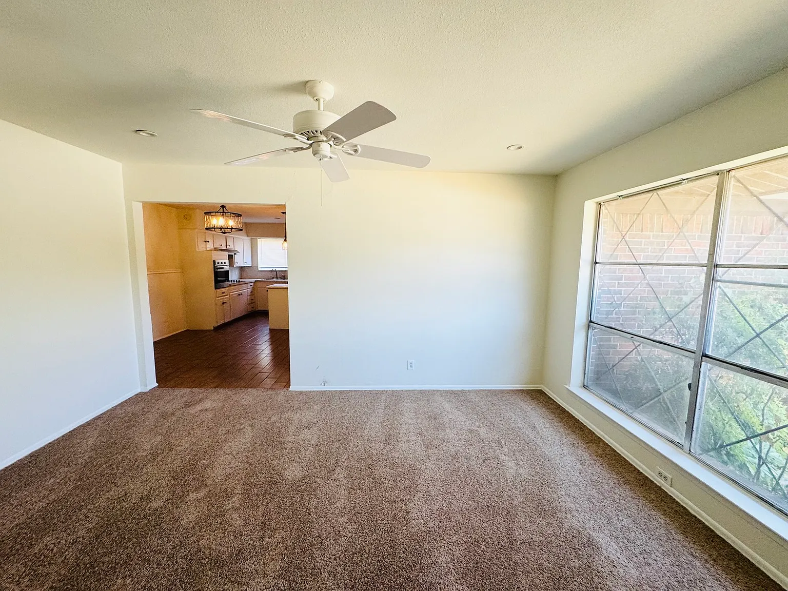 3 bed, 2.0 bath, 1859 sqft, $1,775 — Photo 3