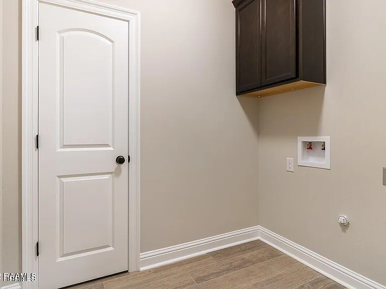 211 Sparrowhawk St — Photo 14