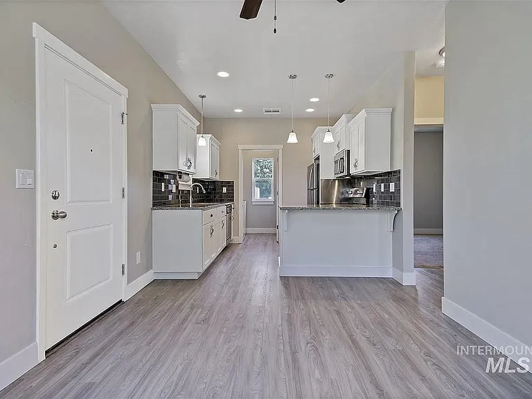4335 Adams St — Photo 8