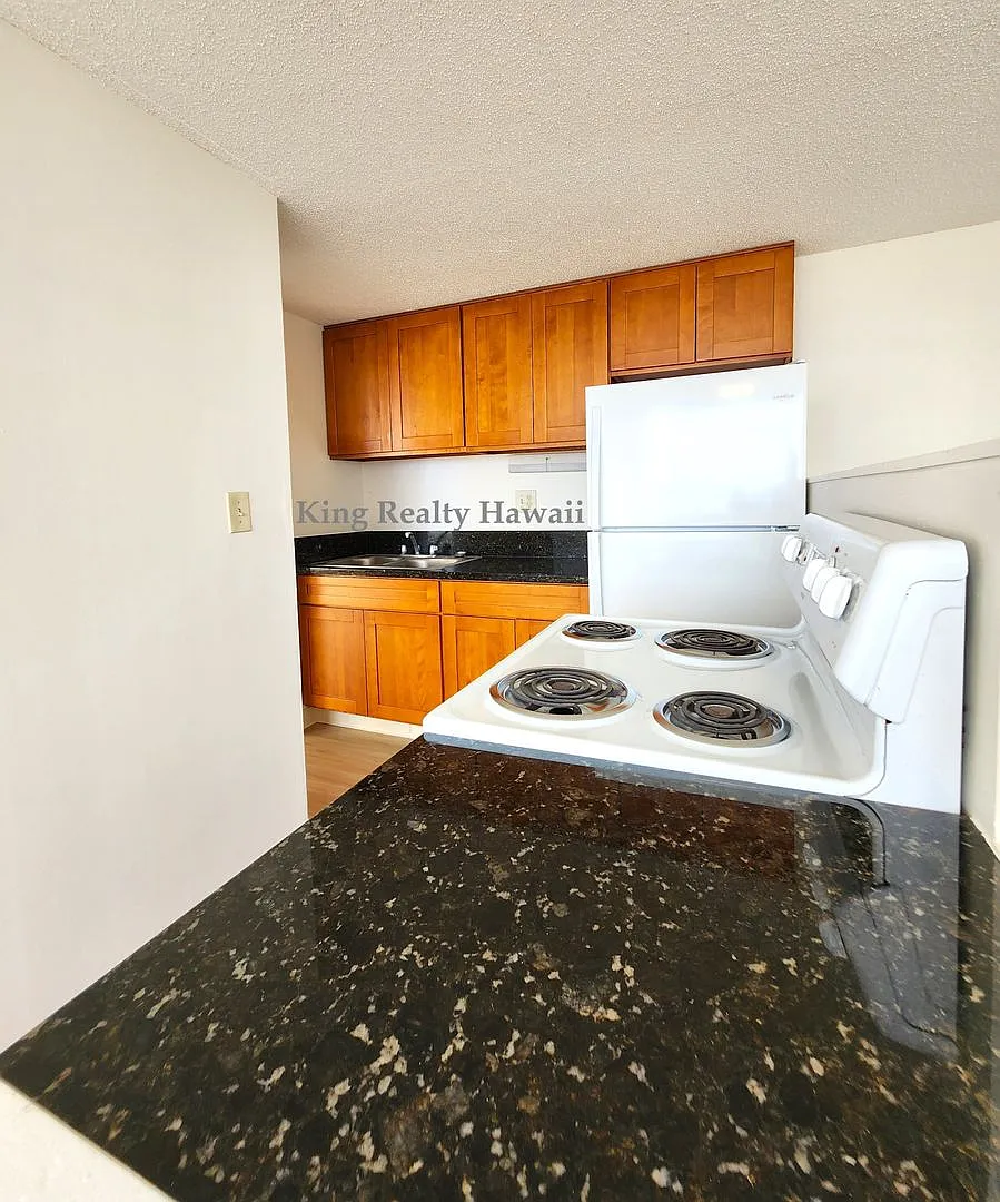 **Upgraded 1 br / 1ba Great Views,W/D in unit&Parking Included.Excellent Location — Photo 4