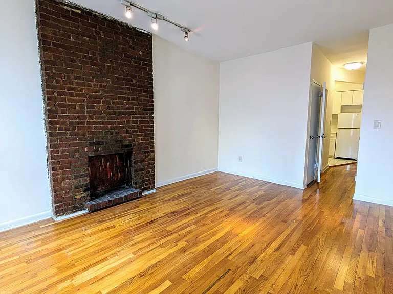 415 E 81st St #4C — Photo 4