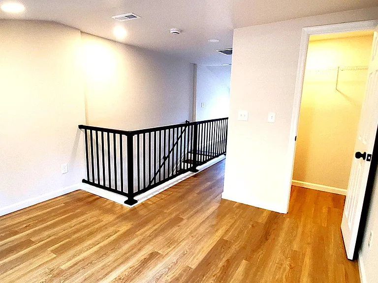 Eastern Ave — Photo 23